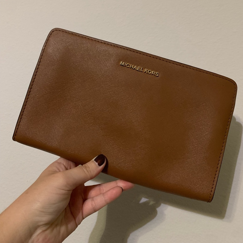 Michael Kors Jet Set Travel Large Crossbody Clutch Leather